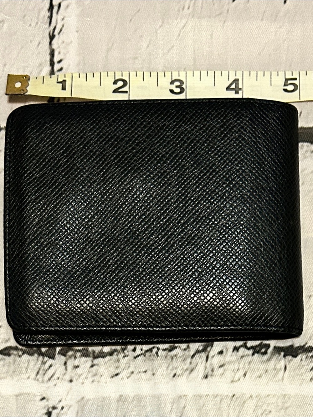 Louis Vuitton Black Taiga Textured Leather Men’s Wallet. Multiple sections- VGUC - Picture 2 of 15
